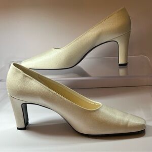 Women’s Cream/White Dress Pumps – Size 11 – Preowned